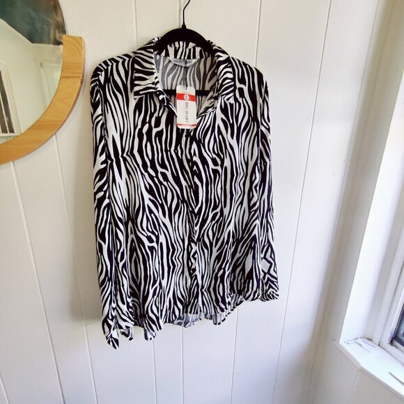 Zebra Print button down shirt in Viscose, machine wash, length from nape 32.5" - Picture 1 of 7